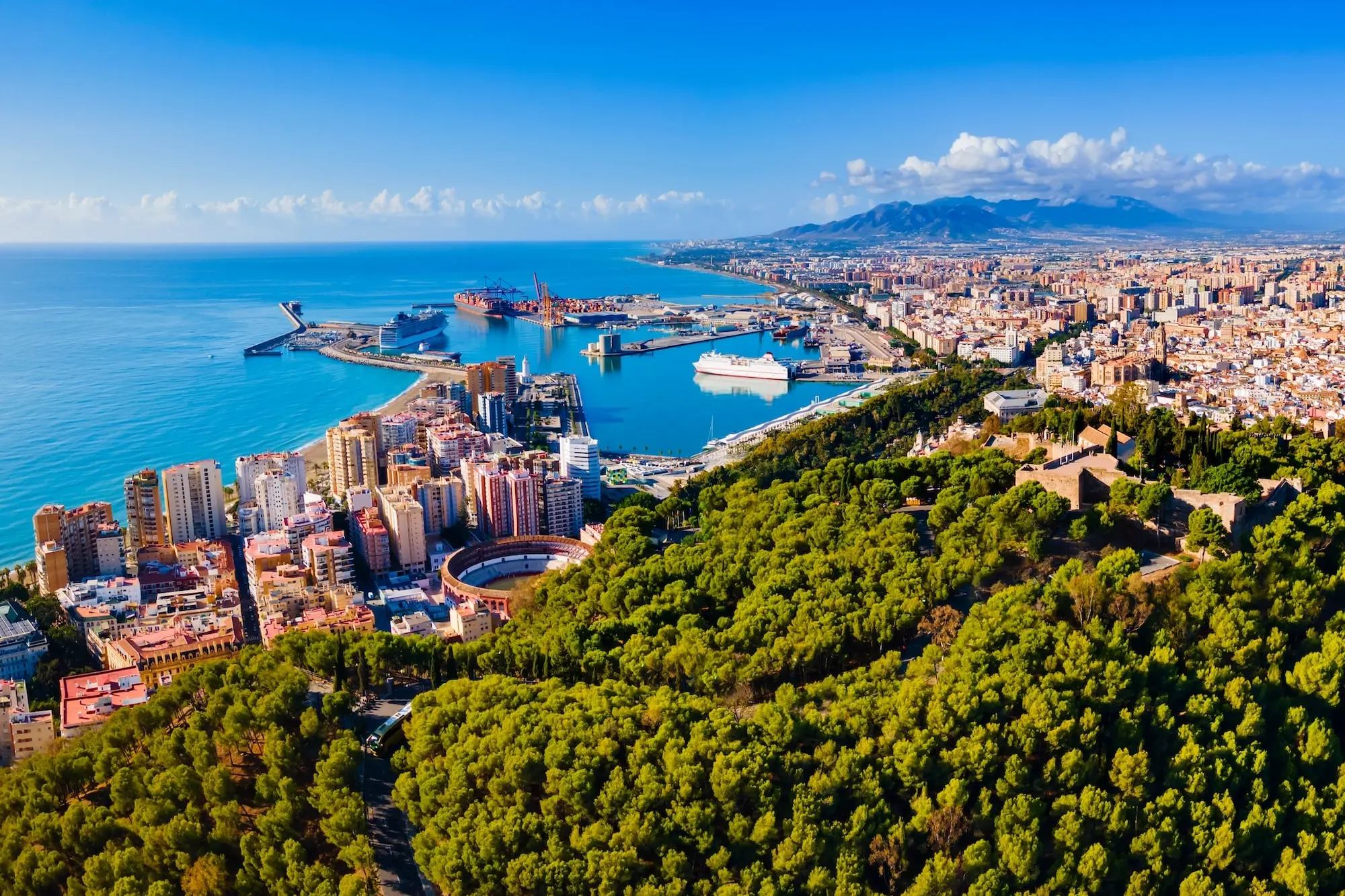 Vista aérea de Málaga — vivir como un local