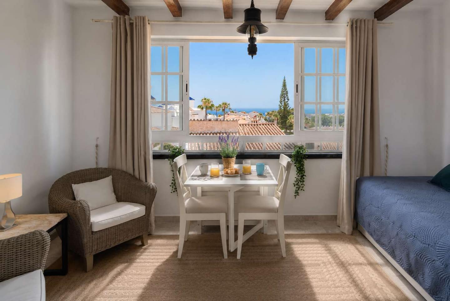 Vistas al Mar y Entrada Privada · Nerja, apartamento turístico en Capistrano, Nerja